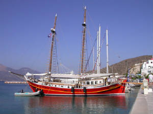 Traditional boat at the port.JPG